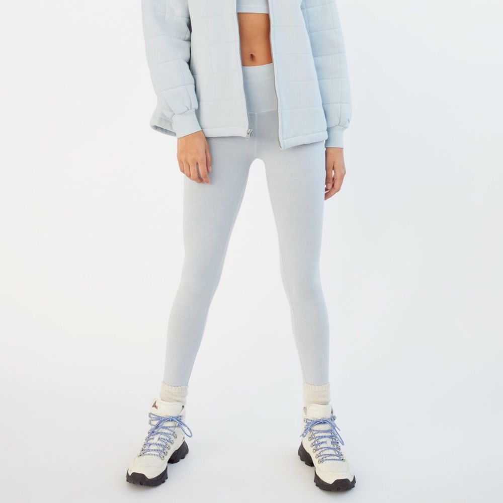 Aritzia - TnaBUTTER Atmosphere Hi-Rise 7/8 Legging